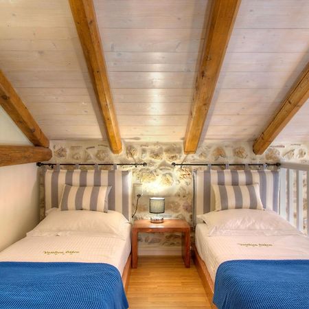 Korona Boutique Hotel Ítilo Kültér fotó