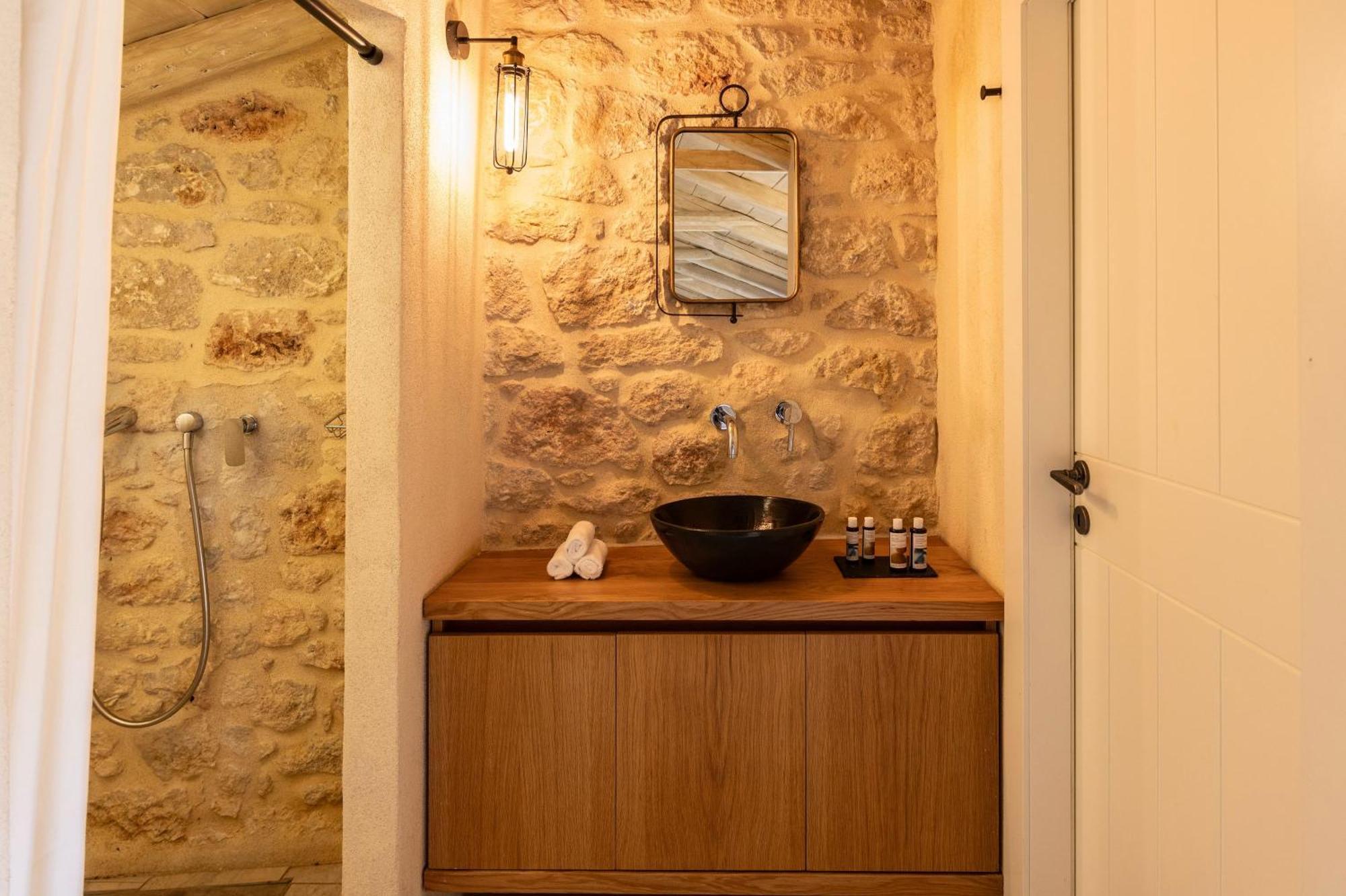 Korona Boutique Hotel Ítilo Kültér fotó