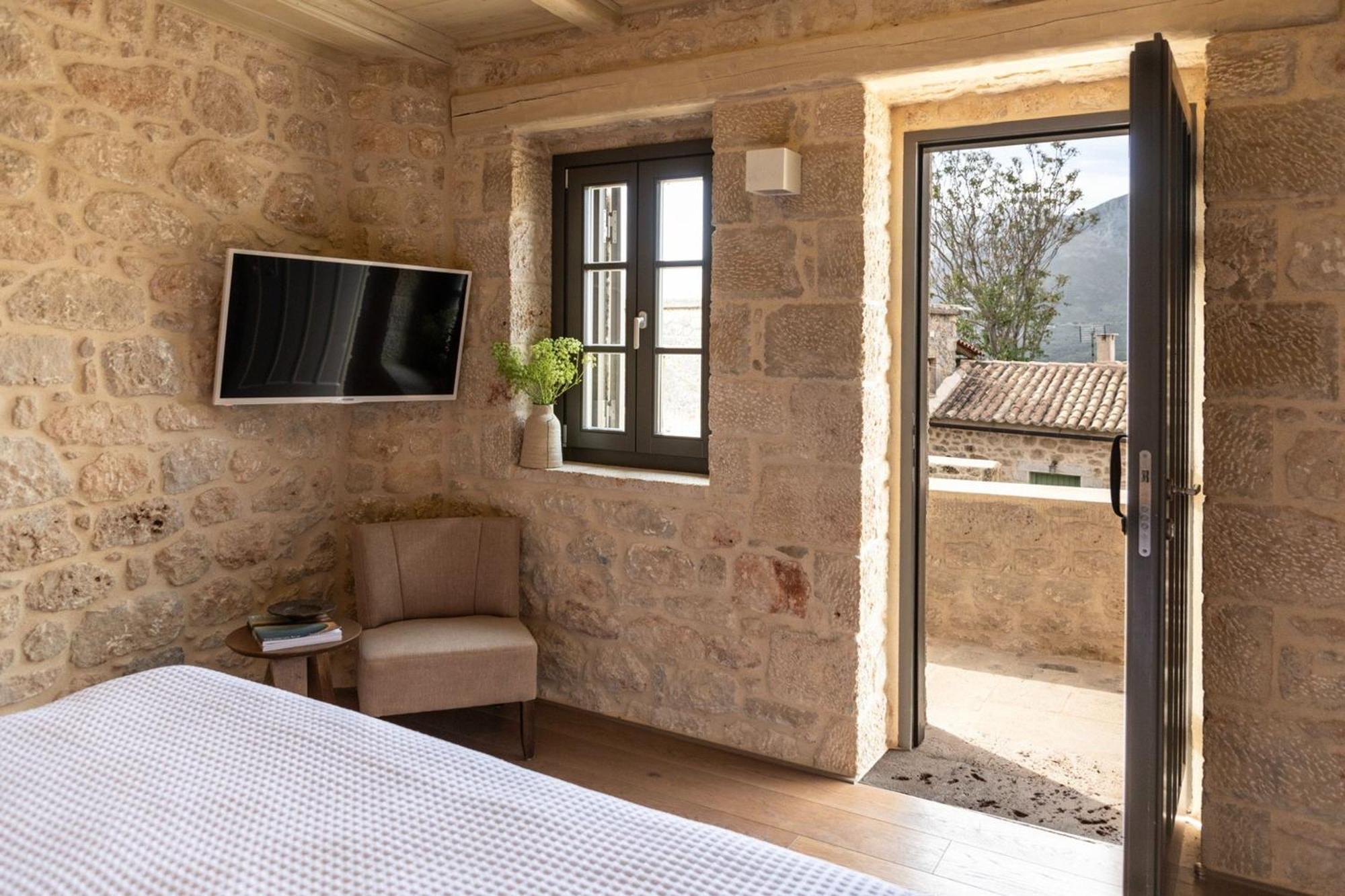 Korona Boutique Hotel Ítilo Kültér fotó