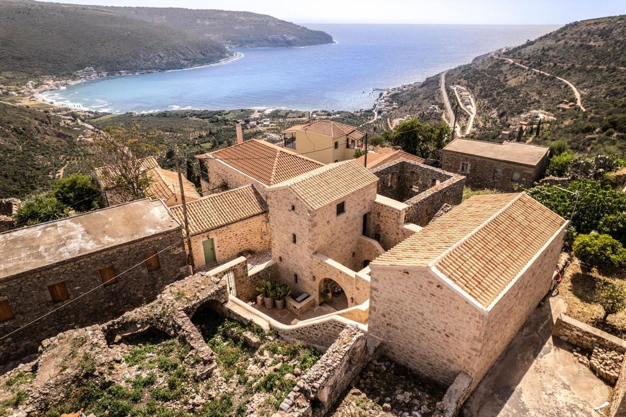 Korona Boutique Hotel Ítilo Kültér fotó