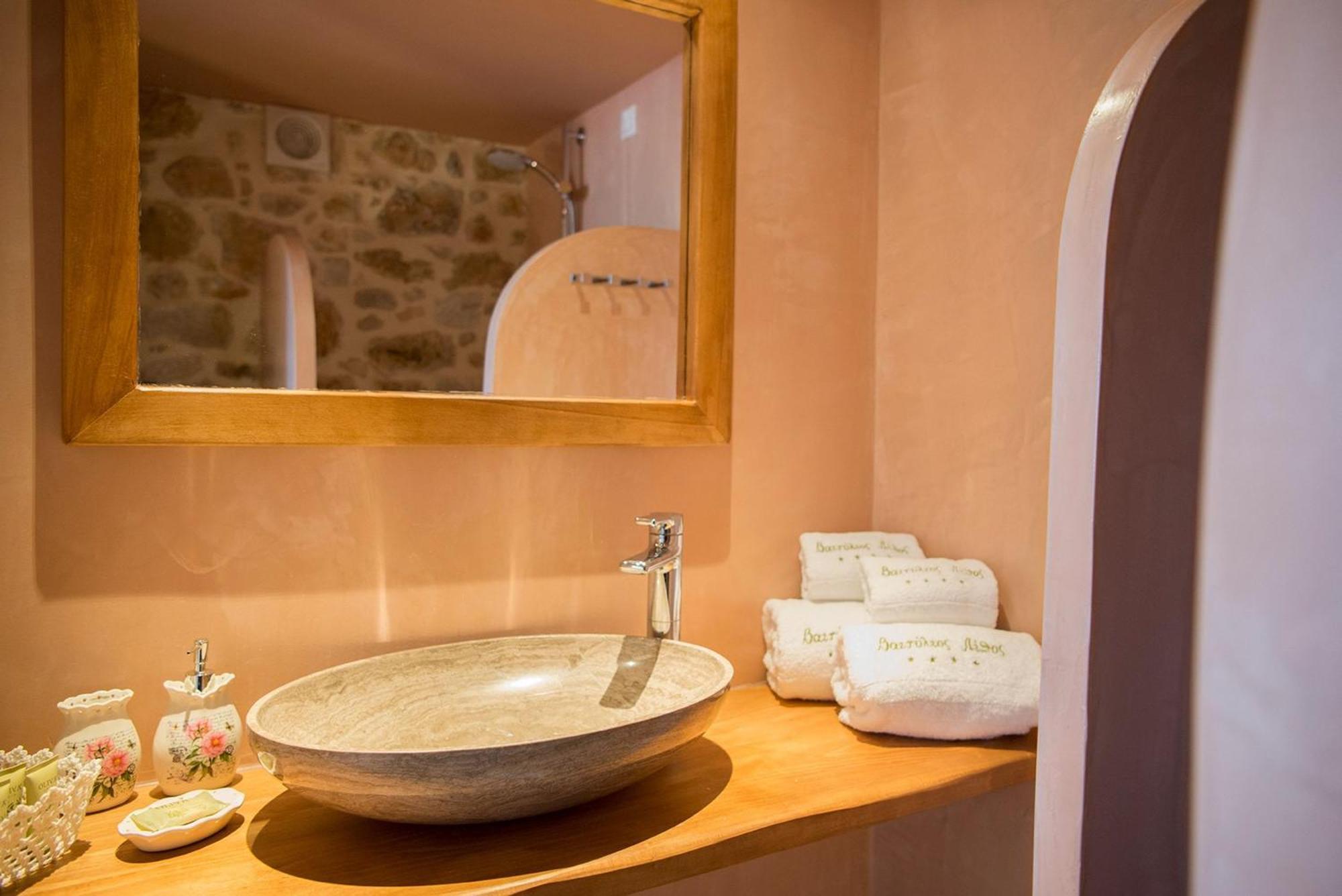 Korona Boutique Hotel Ítilo Kültér fotó